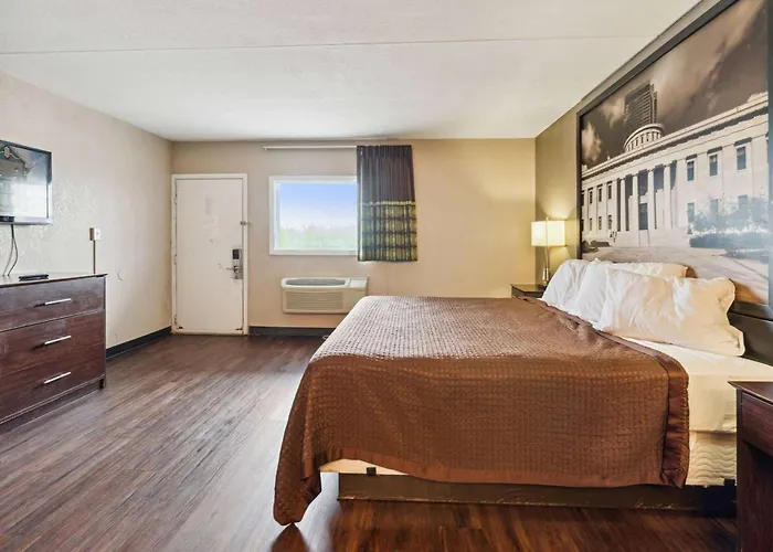 Super 8 By Wyndham Millbury/Toledo