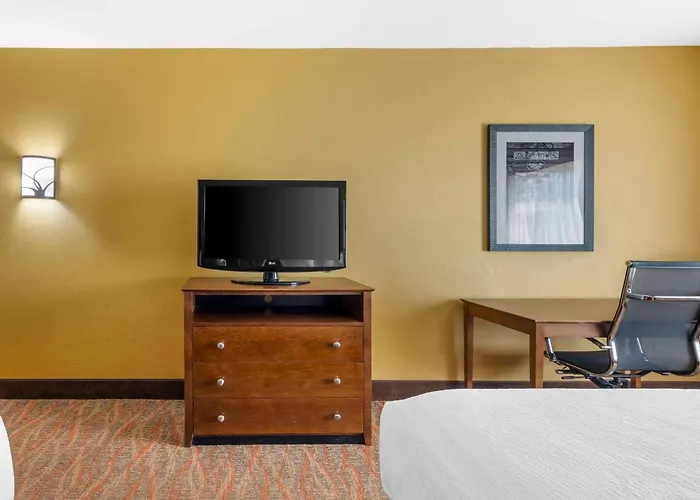 Best Western Plus Tupelo Inn & Suites