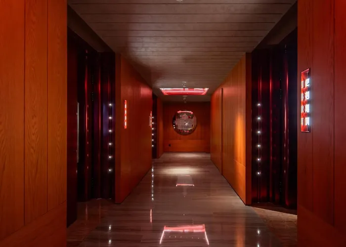 Radisson Red Yangzhou Slender West Lake