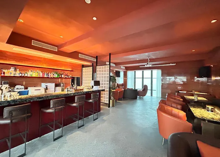 Radisson Red Yangzhou Slender West Lake