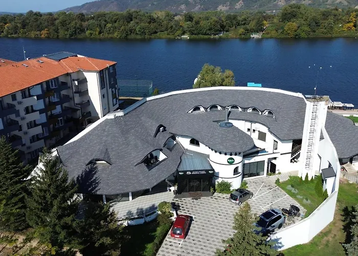 Prenociste Srebrno Jezero