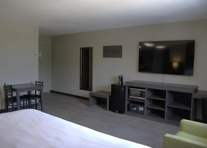 Boarders Inn And Suites By Cobblestone Lamar Missouri