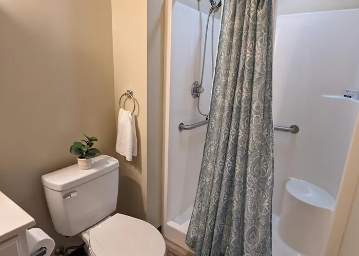 Waterloo Suites Queen 1