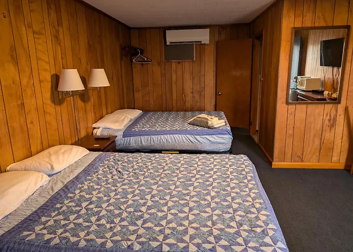 Russell'S Motel