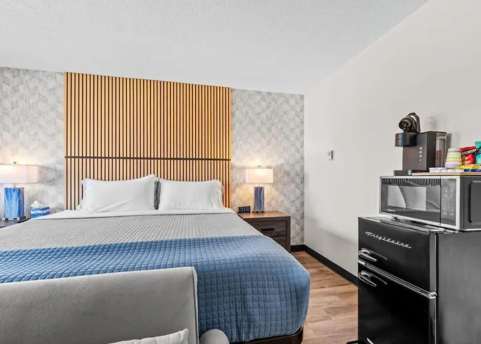 King Bed In Lux Boutique Hotel