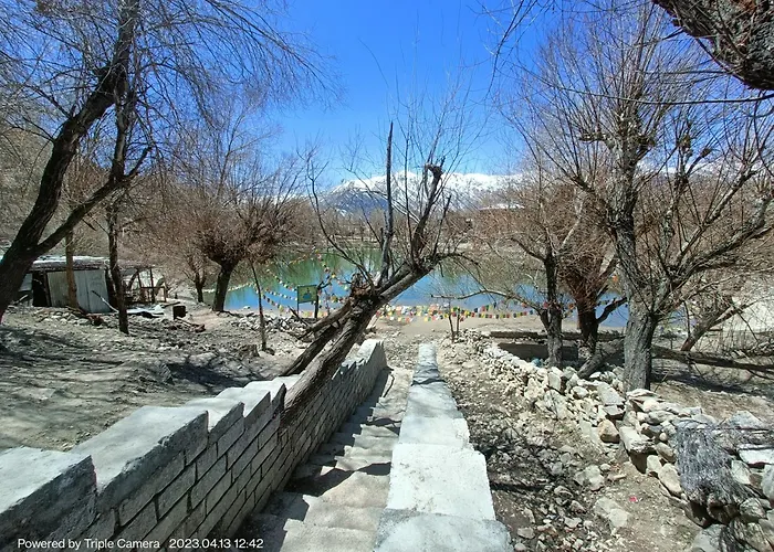 Lakeside Nako Hotel & Restaurant