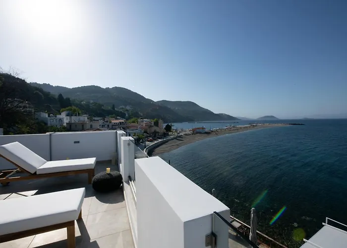 Flisvos Beachfront Apartments