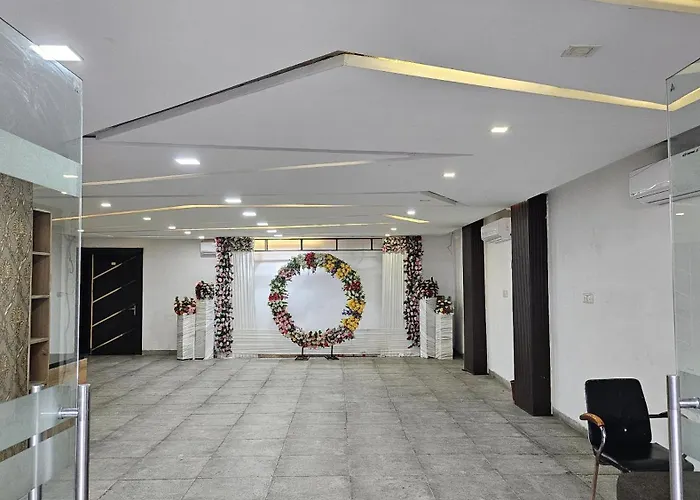 Jhansi Castle Inn