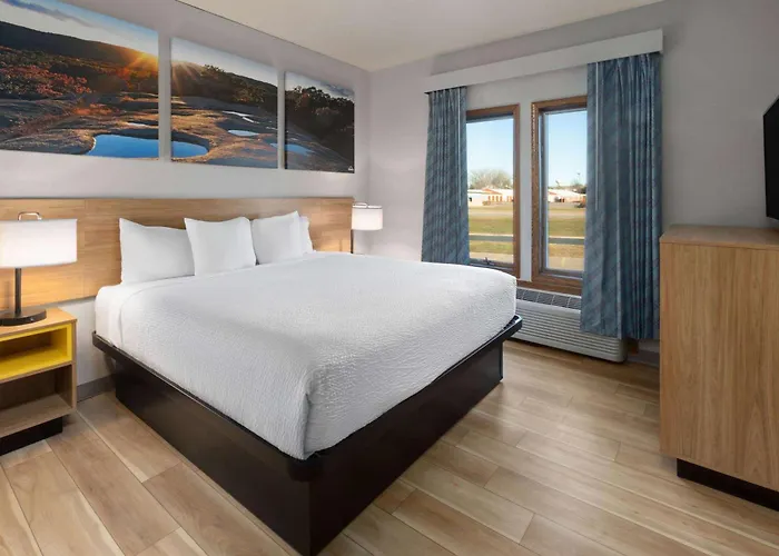 Days Inn By Wyndham Hutchinson
