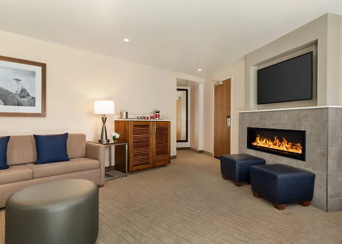 Delta Hotels By Marriott Helena Colonial