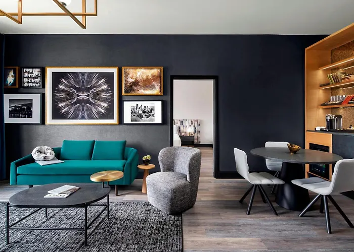 The Oaklander Hotel, Autograph Collection