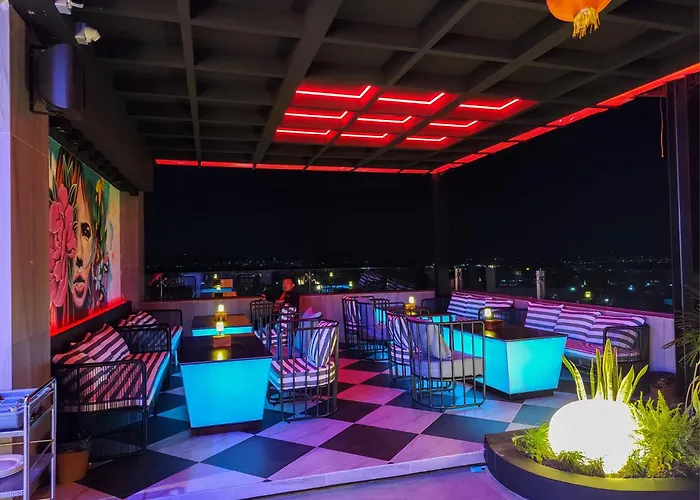 Holiday Pier Hotel