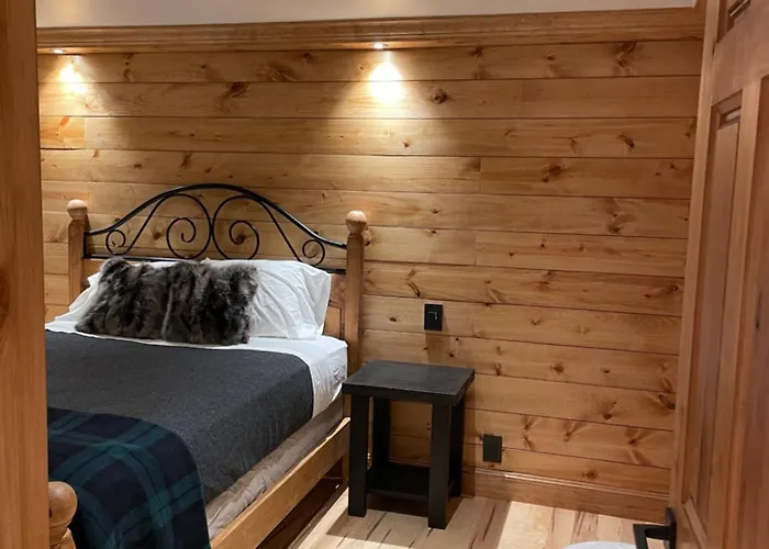 Chalet Chic 2Br Plus Queen Sleeper Sofa