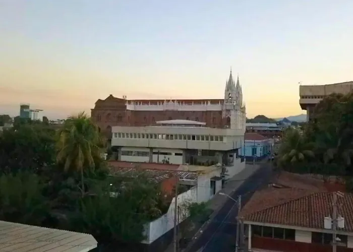 Casa Central De Santa Ana