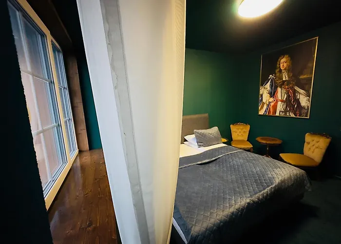 Broken Bed Hootel