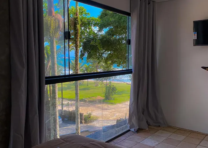 Frente ao Mar - Suites com Piscina Aquecida, SPA Privativo, Vista ao Mar ou Montanha, com Estacionamento- Raizes do Mar ECO Hotel