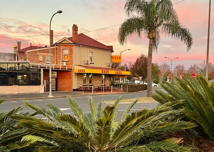 Grand Old Crow Hotel