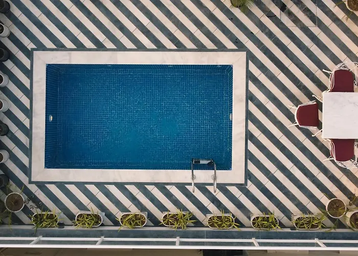 Hotel Naren Villa