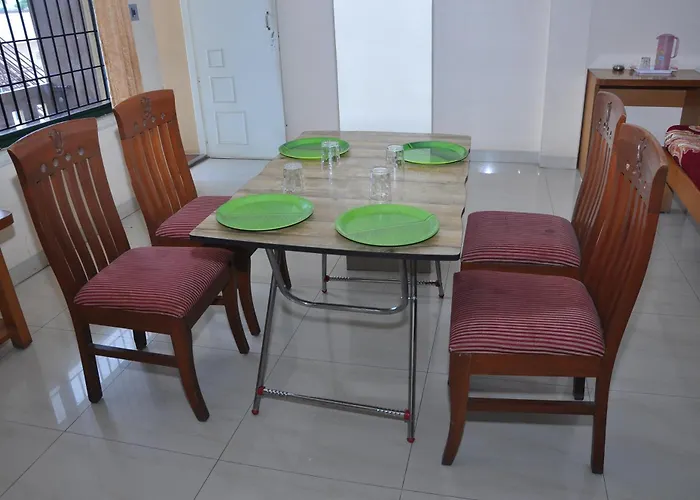 Vinayaka Deluxe Lodge