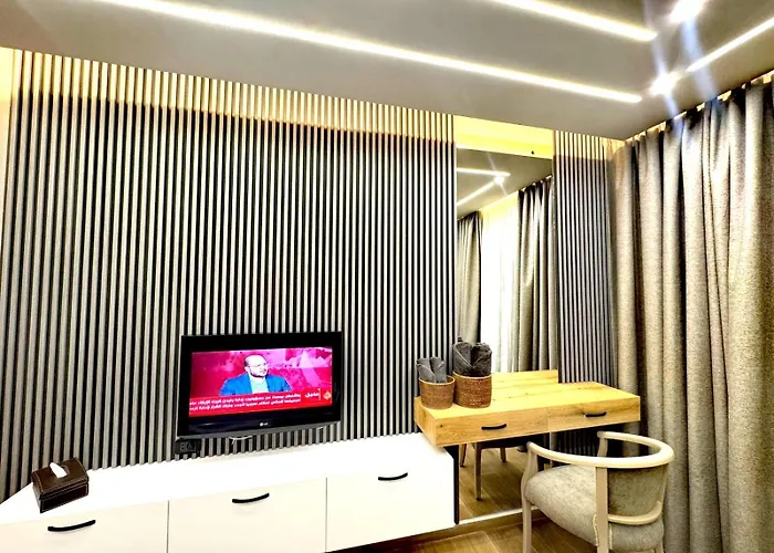 Queens Suite Hotel