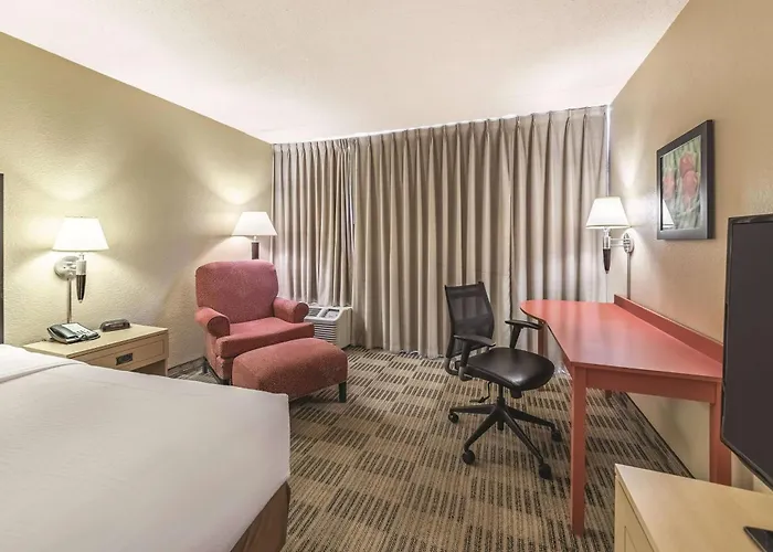 Ramada Inn By Wyndham Fairfield Nj