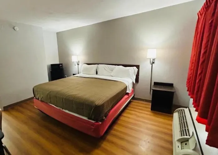 Super 7 Inn Tupelo