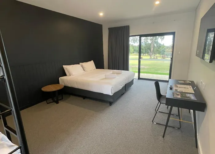 Harden Country Club Motel