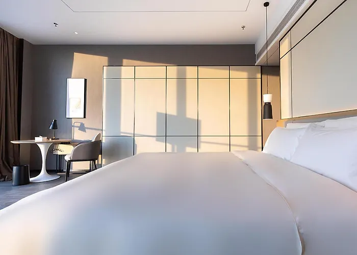 Atour Hotel Zhongshan Ancient Town Huayi Plaza