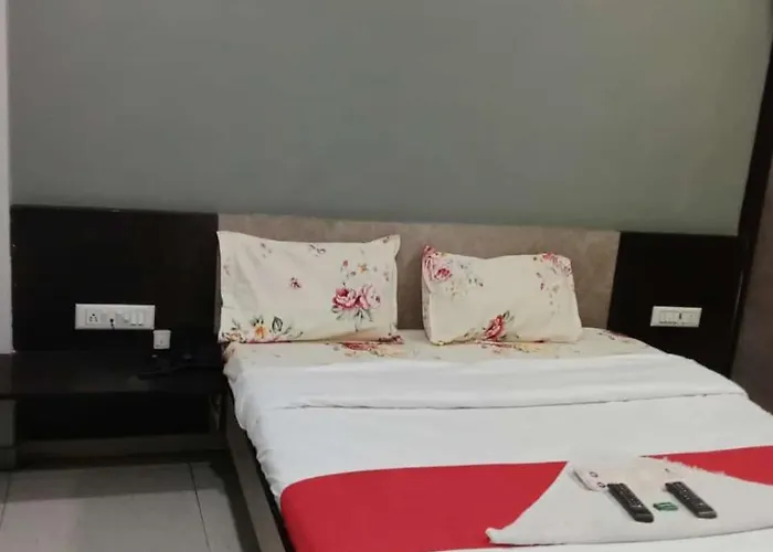 Hotel Cm Palace & Guest House & P.G Rooms