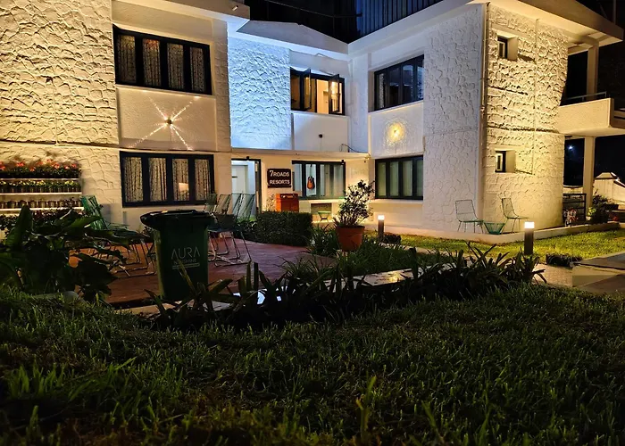 7 Roads Resort 50Mts To Lake