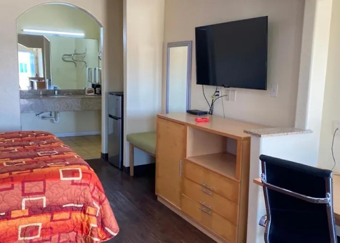Relax Inn & Suites