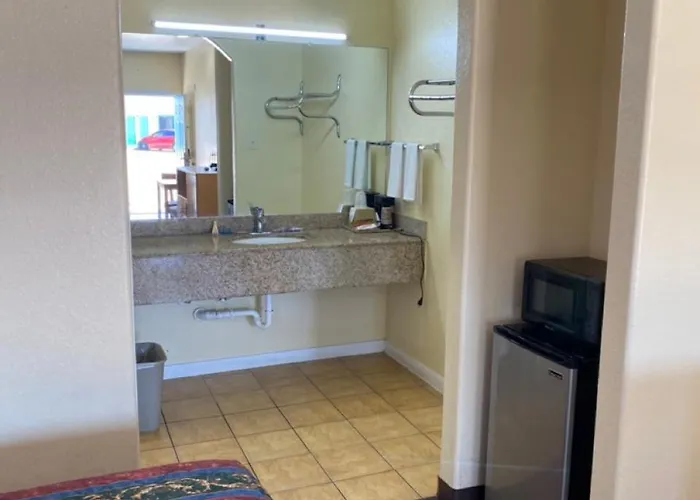 Relax Inn & Suites
