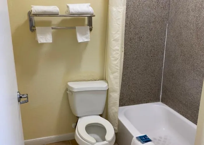 Relax Inn & Suites