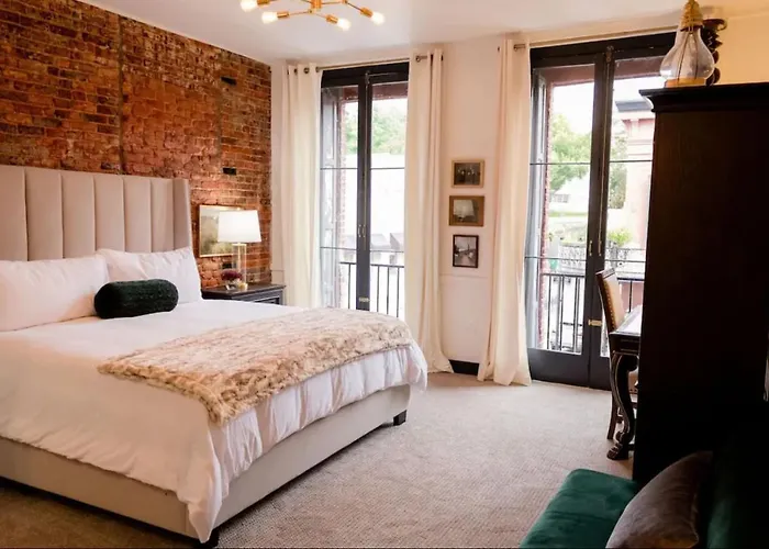 Speakeasy King Suite