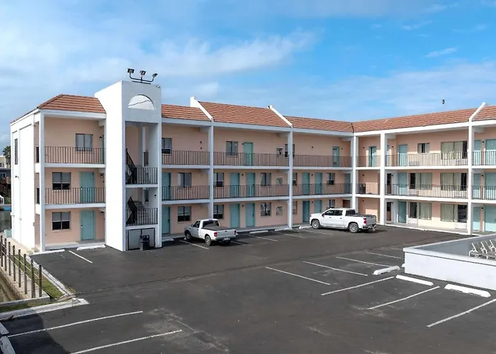 Windwater Hotel And Marina