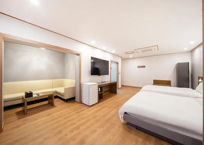 The 7 Business Hotel