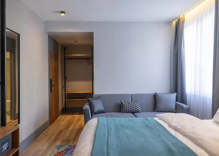 Hotel Square By Margo