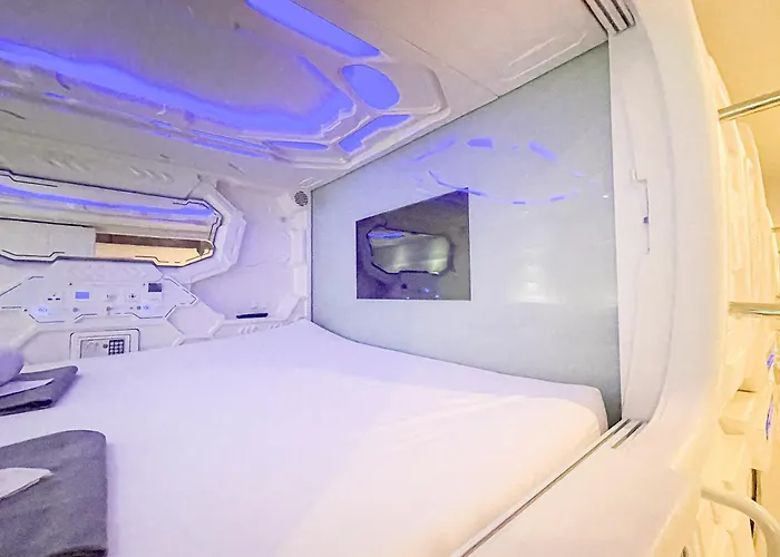 Reddoorz Hotel Capsule At Batu Tulis Jakarta