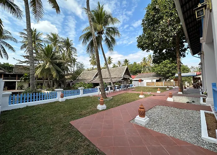 Sadakham Hotel
