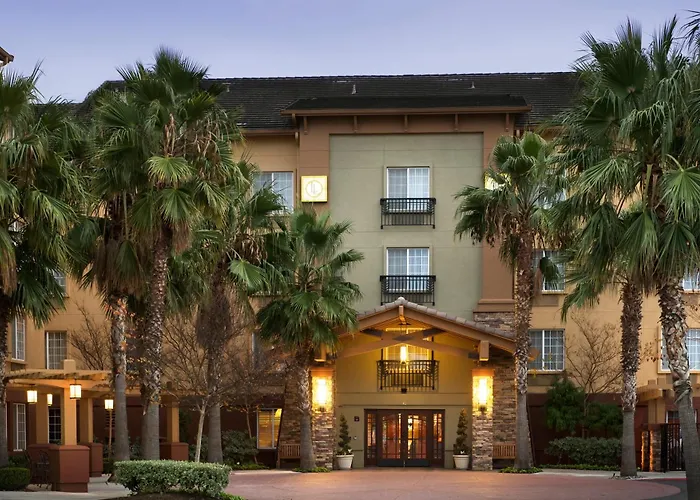 Larkspur Landing Extended Stay Suites Hillsboro