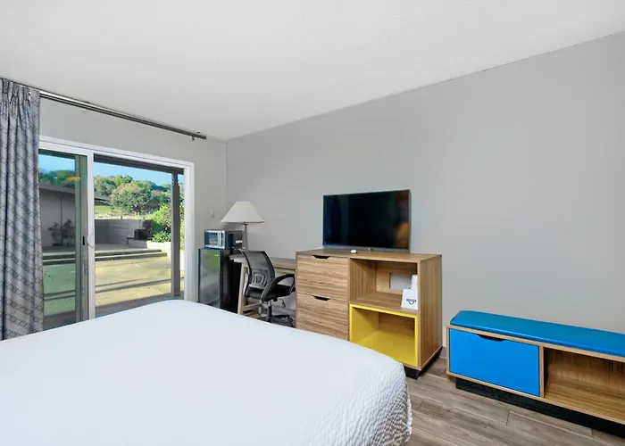 Days Inn By Wyndham Novato/San Francisco