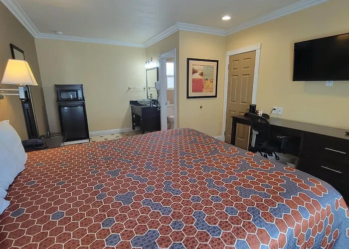 Marinwood Inn & Suites