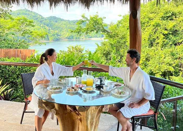 Isla Chiquita Glamping Hotel