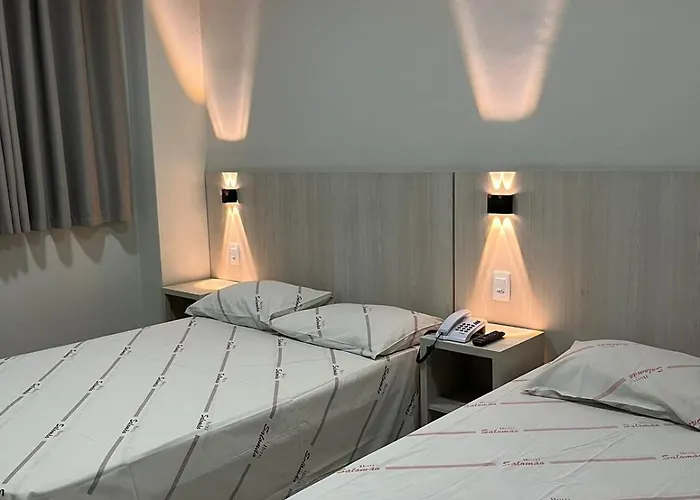 Hotel Salomão - Próximo a 25 de Março, Bom Retiro, Brás e Rua Santa Efigênia, a 2 minutos do Mirante Sampa Sky e pista de Skate Anhangabaú