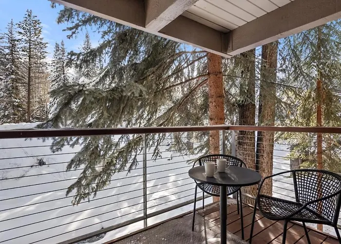 Fully Renovated 2 Bedroom On River With Pool - Walk To Town!