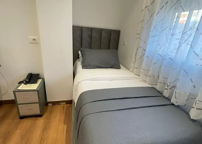 Peaky Hotel