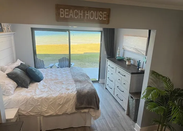 Sunset Harbor Palms 1-108