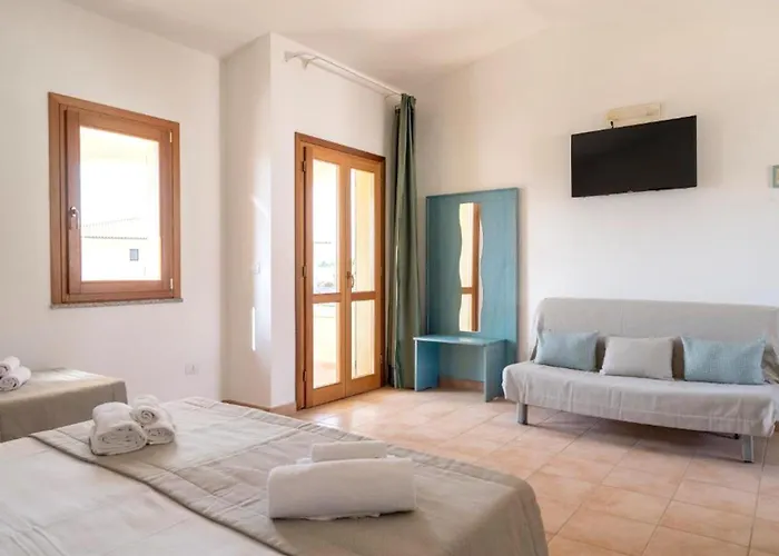 Isa-Hotel With Swimming Pool Just 300 Mt From The Baia Delle Mimose-Beach