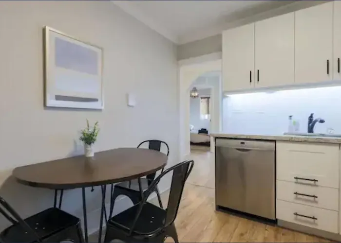 Casa Leslieville Hotel Near Distillery District