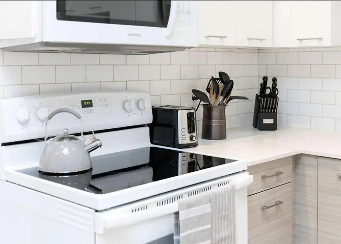 Casa Queen Hotel Cozy Fireplace Suite Leslieville
